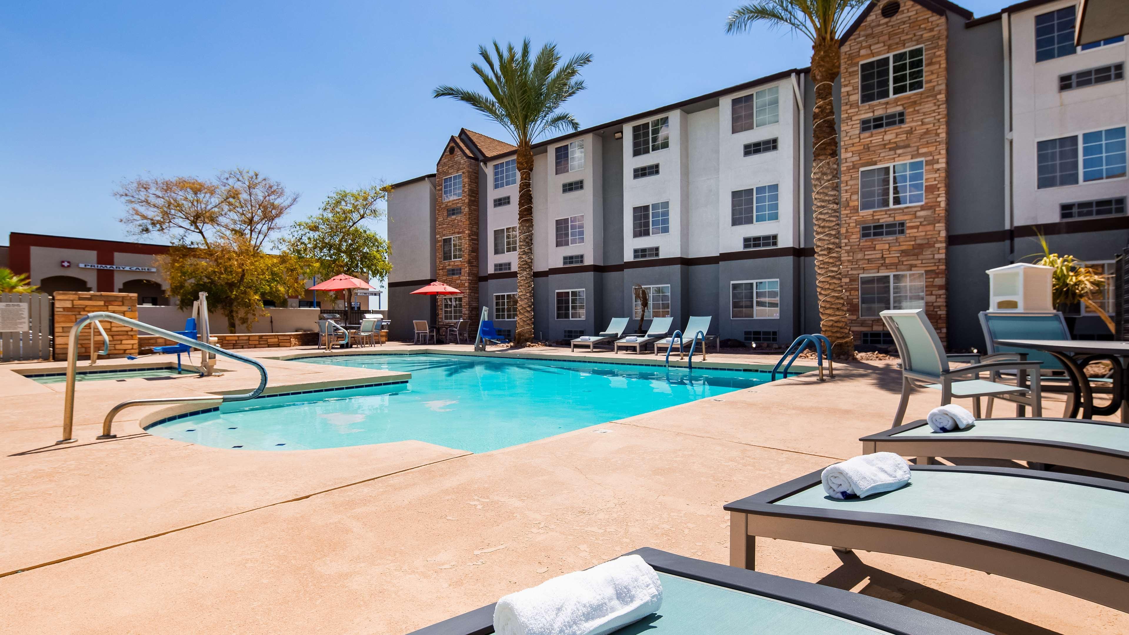 La Quinta Inn & Suites By Wyndham Tulsa Downtown - Route 66 Екстер'єр фото