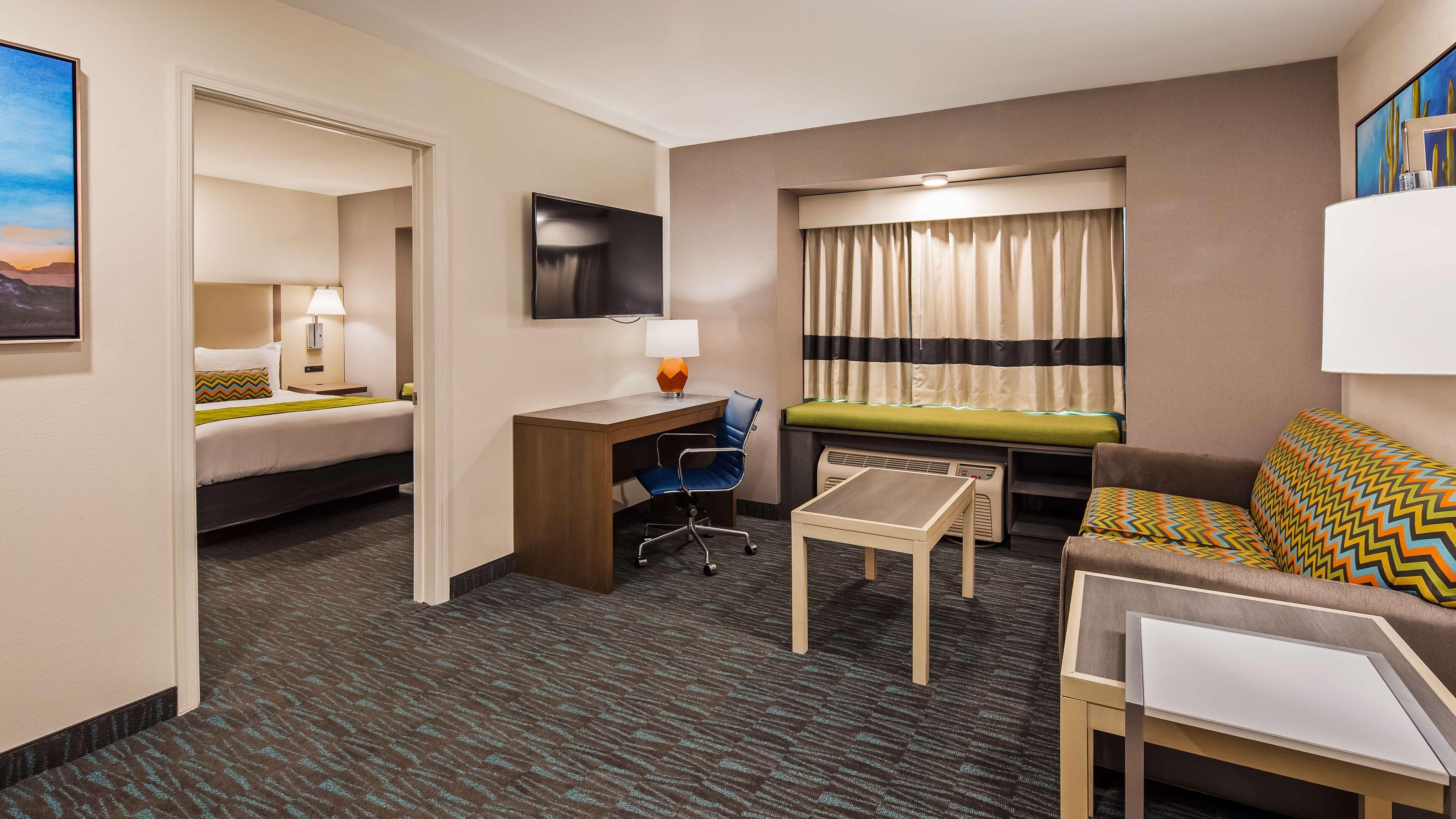 La Quinta Inn & Suites By Wyndham Tulsa Downtown - Route 66 Екстер'єр фото