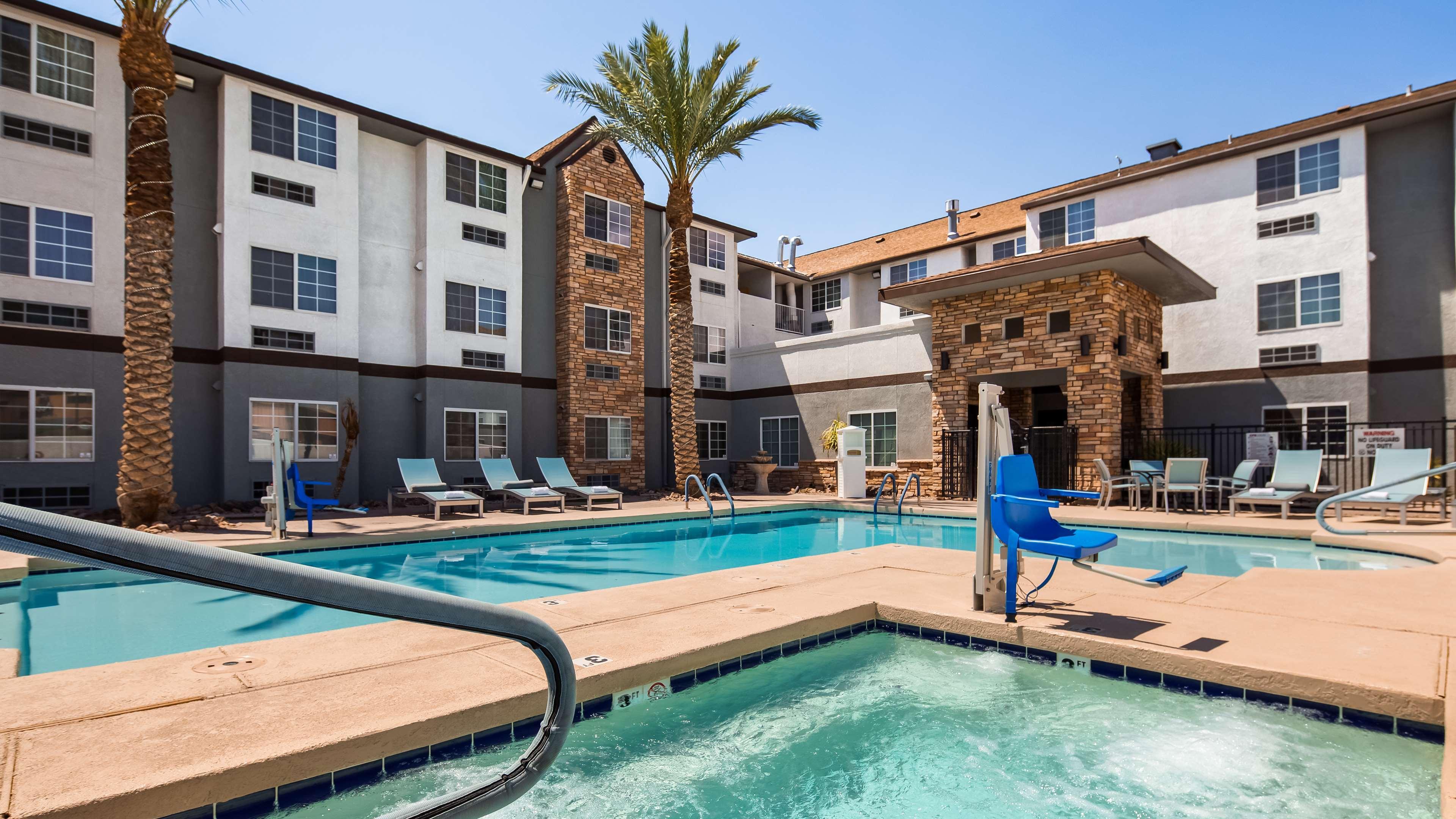 La Quinta Inn & Suites By Wyndham Tulsa Downtown - Route 66 Екстер'єр фото
