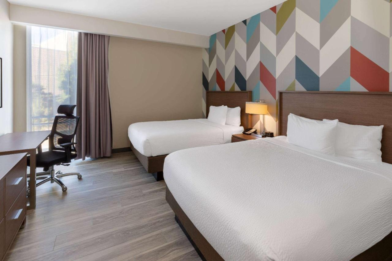 La Quinta Inn & Suites By Wyndham Tulsa Downtown - Route 66 Екстер'єр фото