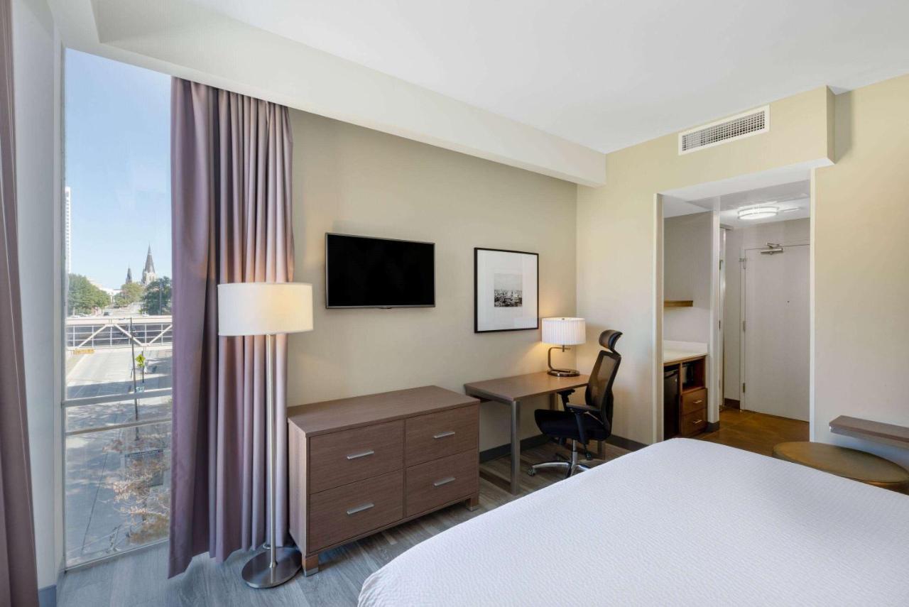 La Quinta Inn & Suites By Wyndham Tulsa Downtown - Route 66 Екстер'єр фото