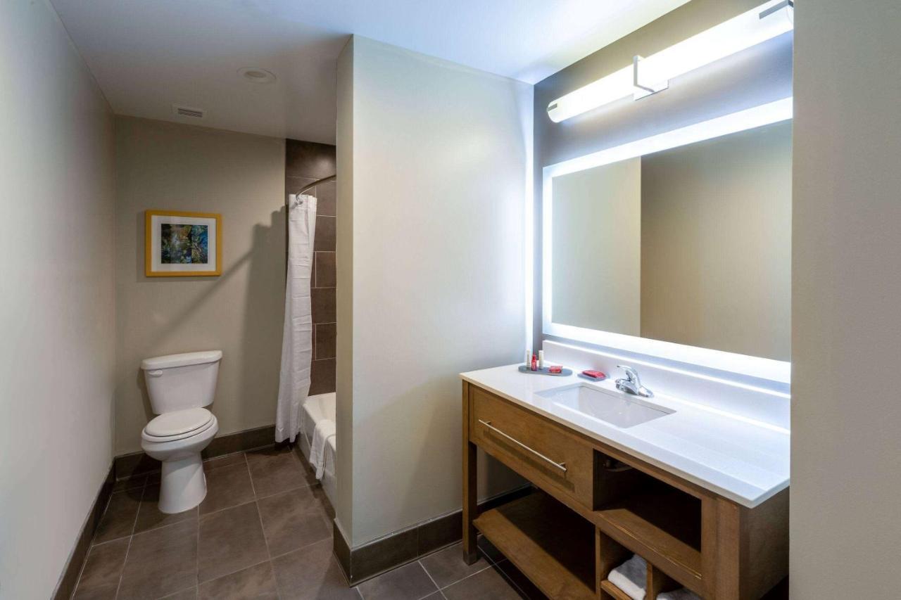 La Quinta Inn & Suites By Wyndham Tulsa Downtown - Route 66 Екстер'єр фото