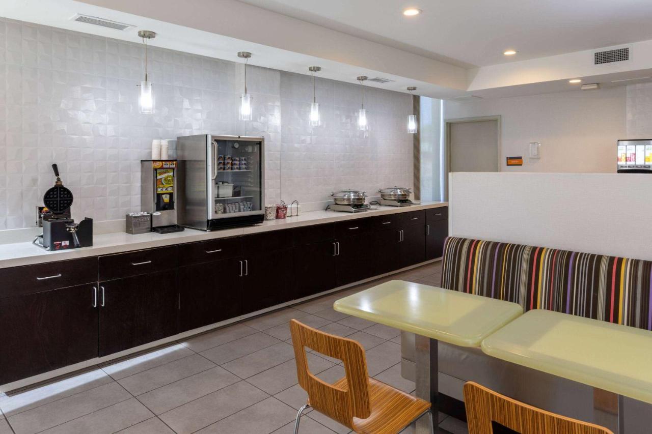 La Quinta Inn & Suites By Wyndham Tulsa Downtown - Route 66 Екстер'єр фото
